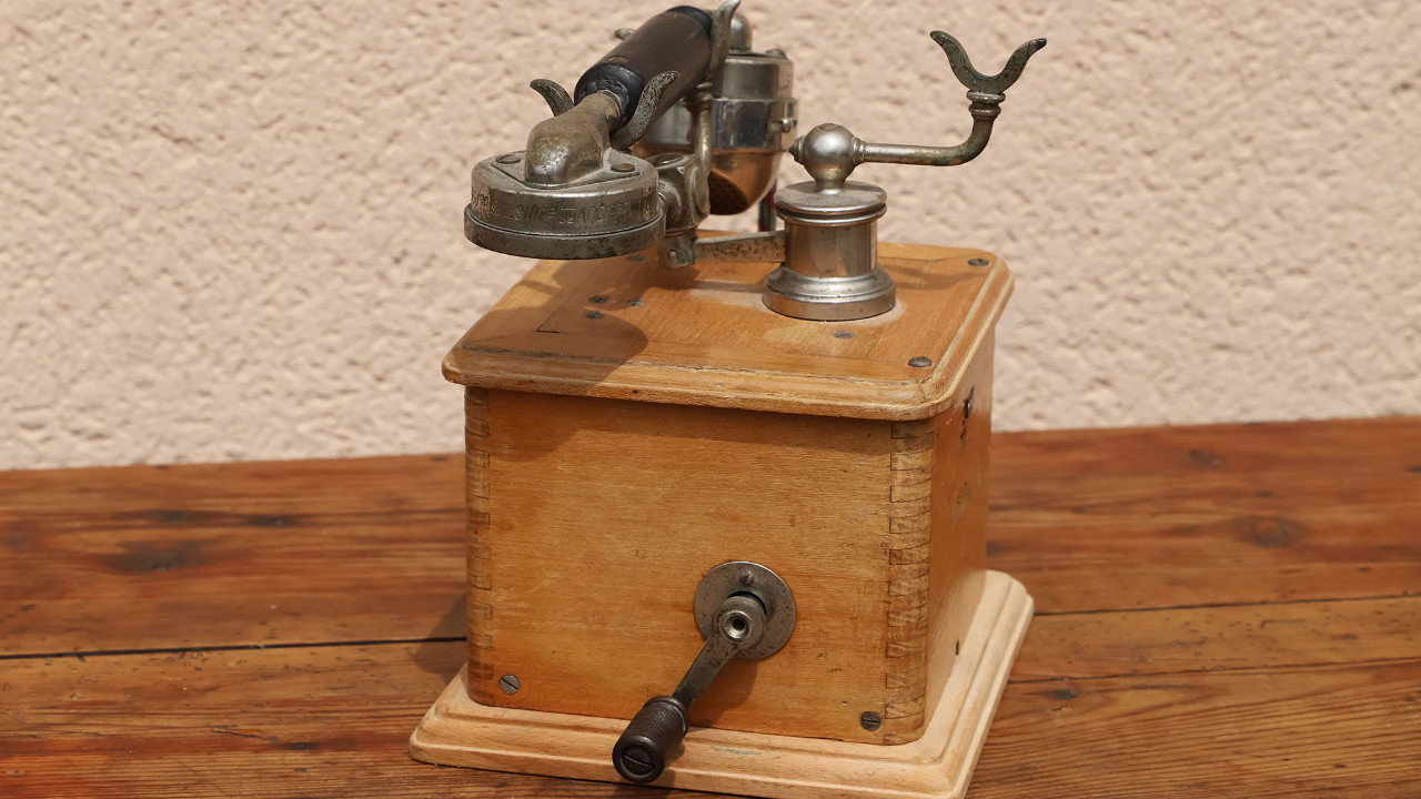 1900'lerin telefonlarındaki çevirme kolu aslında ne işe yarıyordu?